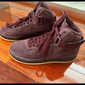 Nike snickers. Boys size 6Y.